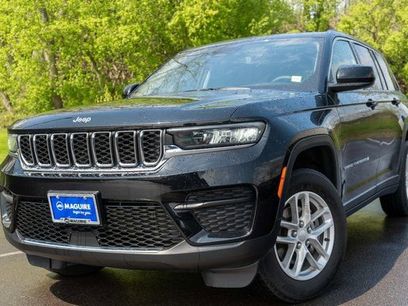 Used 2023 Jeep Grand Cherokee Laredo w/ Luxury Tech Group I