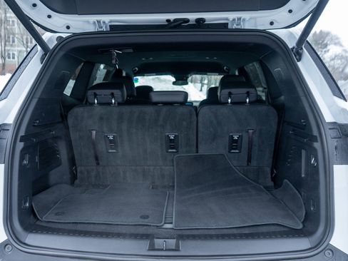 Used 2025 Buick Enclave Preferred image 9