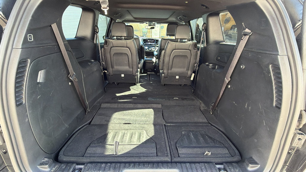 Used 2026 Chrysler Pacifica Limited FWD image 12