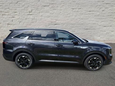 Used 2026 Kia Sorento S w/ S Panoramic Sunroof Package image 4