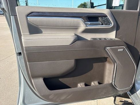 Used 2024 Chevrolet Silverado 2500 LTZ w/ LTZ Premium Package image 12