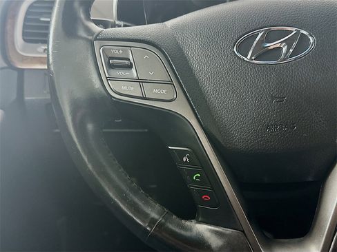 Used 2017 Hyundai Santa Fe Limited image 25