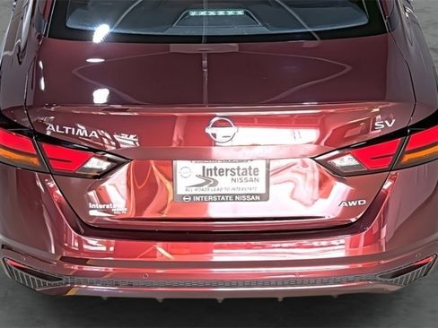 Used 2024 Nissan Altima 2.5 SV image 11