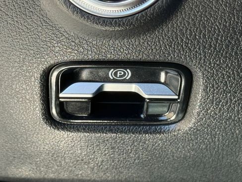 Used 2024 Mercedes-Benz C 300 Sedan image 32