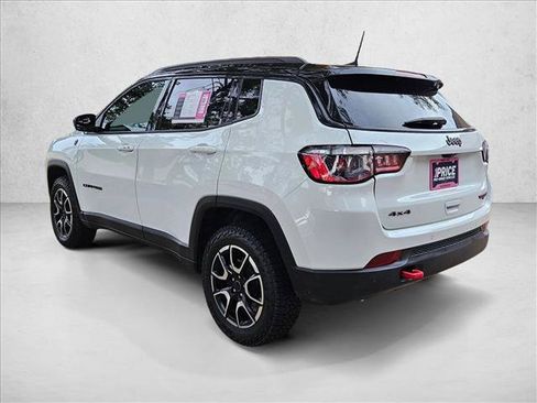 Used 2025 Jeep Compass Trailhawk AWD/4WD image 8
