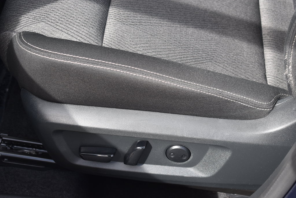 Used 2025 Nissan Rogue SV FWD image 21