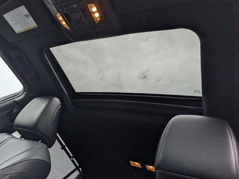 Used 2021 Toyota Highlander XSE image 17