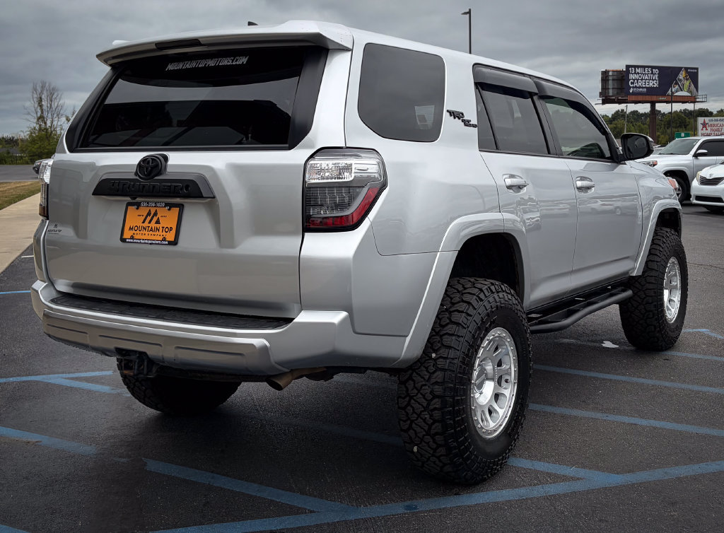 Used 2019 Toyota 4Runner TRD Off-Road AWD/4WD image 31
