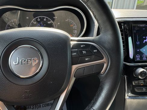 Used 2019 Jeep Grand Cherokee Altitude AWD/4WD image 14