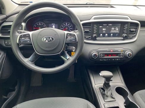 Used 2019 Kia Sorento LX image 7