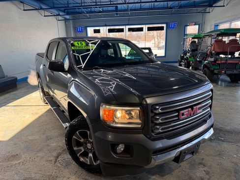 Used 2015 GMC Canyon SLE AWD/4WD image 3