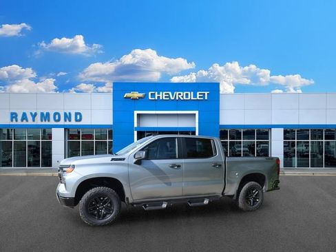 Used 2024 Chevrolet Silverado 1500 Custom Trail Boss w/ Dark Appearance Package AWD/4WD image 4