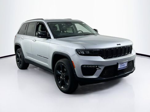 Used 2023 Jeep Grand Cherokee Limited w/ Black Appearance Package image 3