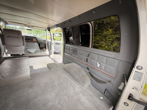 Used 1990 Ford E-150 and Econoline 150 RWD image 32