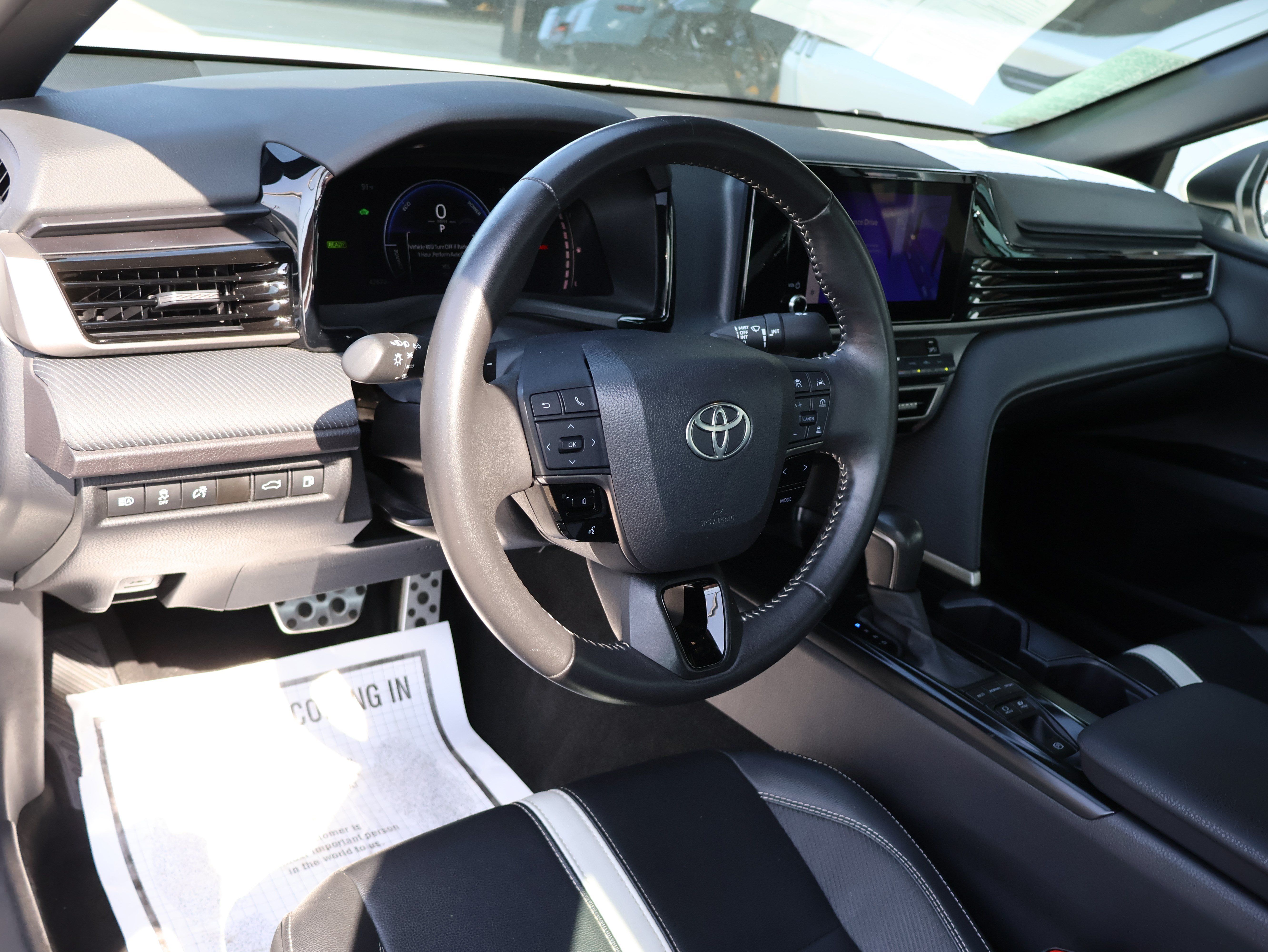 Used 2025 Toyota Camry SE FWD image 16