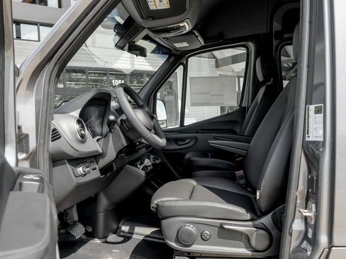 Used 2025 Mercedes-Benz Sprinter 2500 image 13