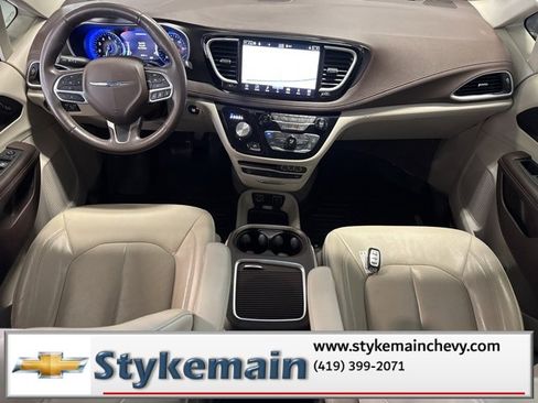 Used 2021 Chrysler Pacifica Touring-L w/ Uconnect Theater Family Group image 6