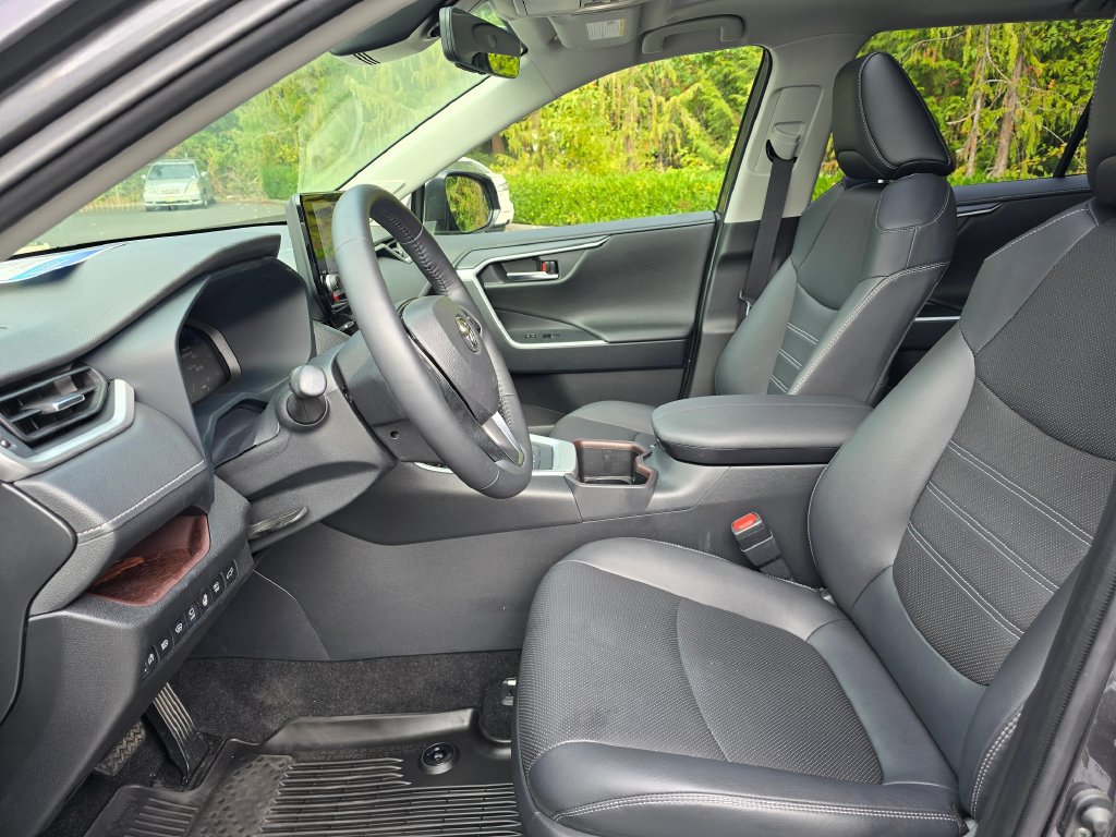 Used 2025 Toyota RAV4 Limited w/ Advanced Technology Package AWD/4WD image 11