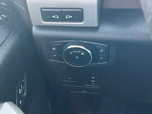 Used 2017 Ford F250 Lariat w/ Lariat Ultimate Package AWD/4WD image 35