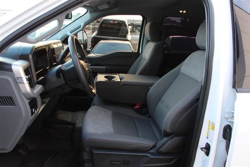 Used 2025 Ford F250 XLT w/ Black Appearance Package AWD/4WD image 17