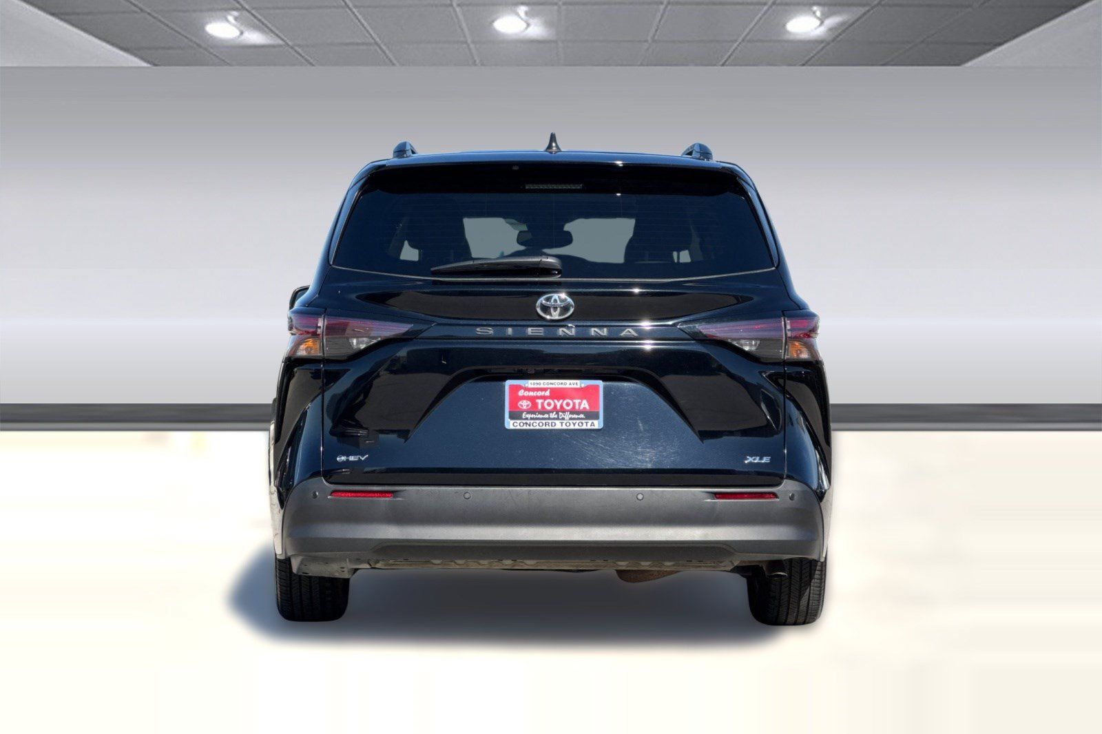 Used 2026 Toyota Sienna XLE FWD image 10