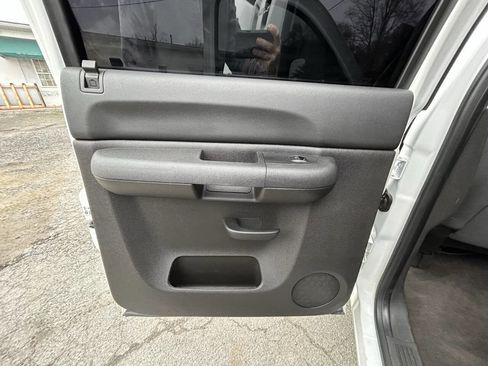 Used 2007 GMC Sierra 2500 SLE w/ Z71 Off-Road Package image 18