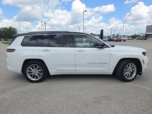 Used 2023 Jeep Grand Cherokee L Summit w/ Luxury Tech Group V AWD/4WD image 12
