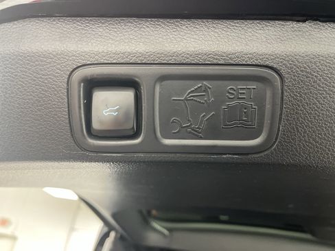 Used 2022 Ford Expedition Limited image 37