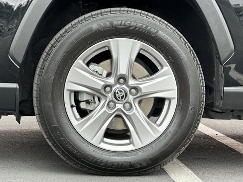 Used 2025 Toyota RAV4 XLE FWD image 23