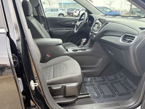 Used 2022 Chevrolet Equinox LT image 18