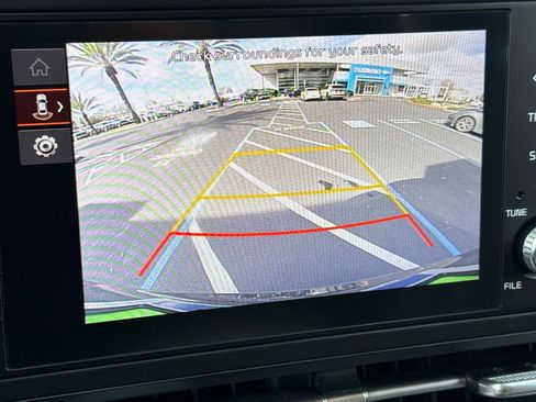 Used 2024 Kia Carnival LX image 22