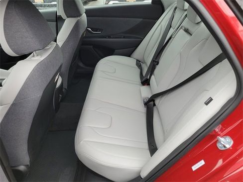 New 2025 Hyundai Elantra Limited image 22