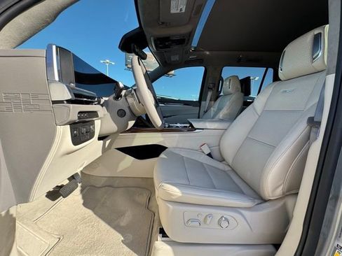 New 2025 Cadillac Escalade Sport Platinum w/ LPO, ONYX Package image 24