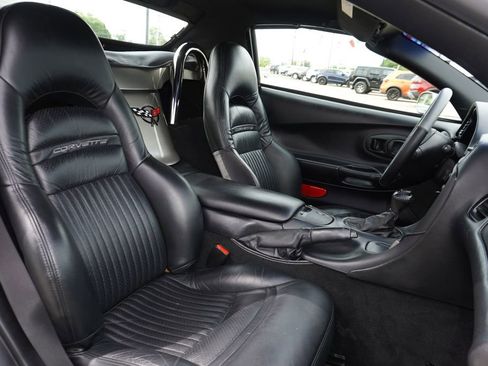 Used 2001 Chevrolet Corvette Convertible w/ Preferred Equipment Group2 RWD image 30