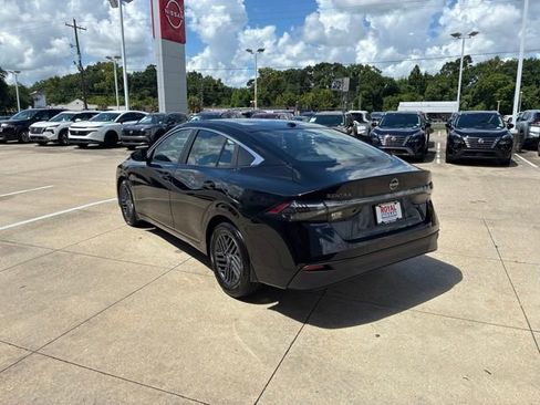 Used 2026 Nissan Sentra SV w/ Floor Mat Package FWD image 5