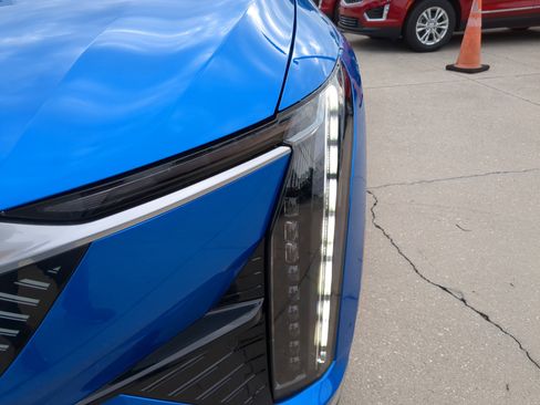 New 2026 Cadillac Optiq Luxury 2 image 9