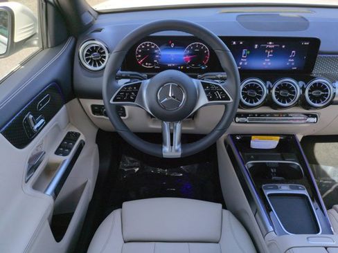 Used 2025 Mercedes-Benz GLB 250 image 16