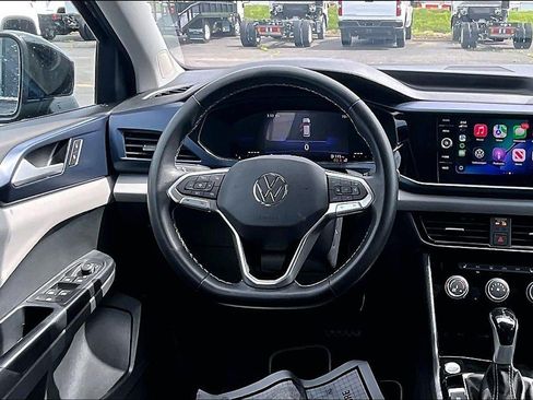 Used 2023 Volkswagen Taos SE AWD/4WD image 5