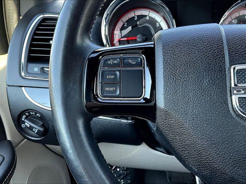 Used 2019 Dodge Grand Caravan SXT FWD image 10