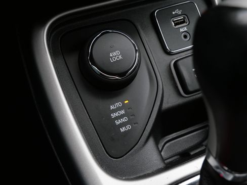 Used 2018 Jeep Compass Latitude w/ Popular Equipment Group AWD/4WD image 40