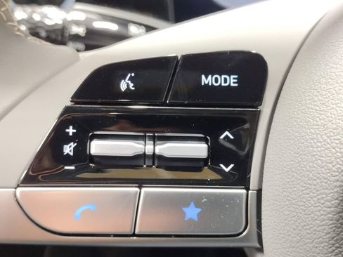 Used 2025 Hyundai Elantra SEL FWD image 20