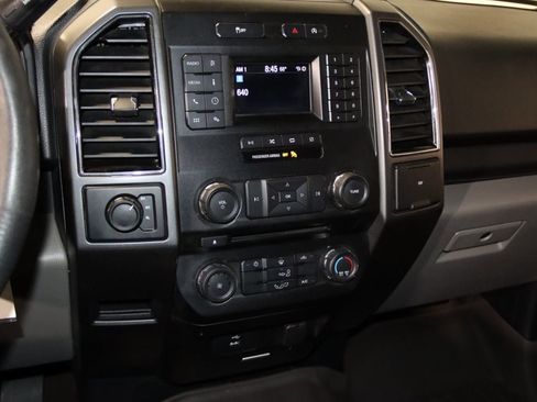 Used 2018 Ford F150 XLT image 38