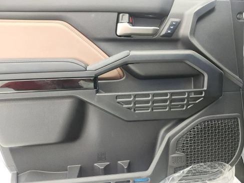 Certified 2025 Toyota 4Runner Limited AWD/4WD image 11