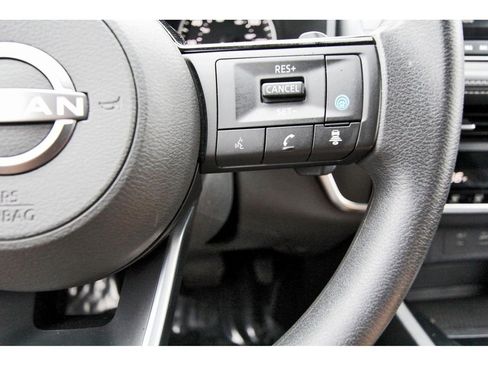 Used 2023 Nissan Rogue SV AWD/4WD image 16
