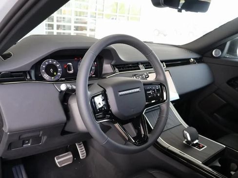 Used 2026 Land Rover Range Rover Evoque Dynamic SE AWD/4WD image 38
