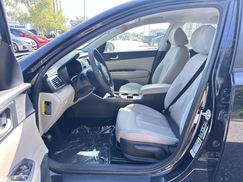 Used 2016 Kia Optima LX FWD image 2