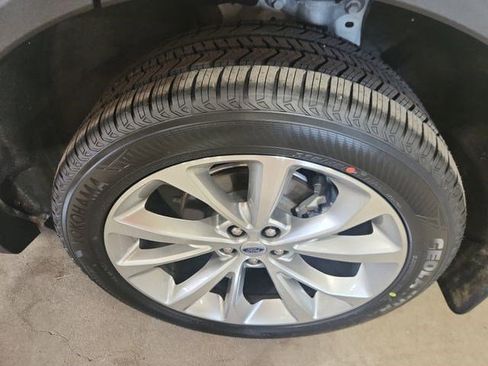 Used 2023 Ford Explorer Platinum w/ Technology Package image 10