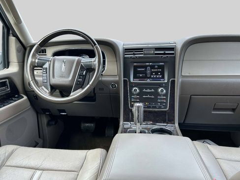 Used 2015 Lincoln Navigator 4WD image 18
