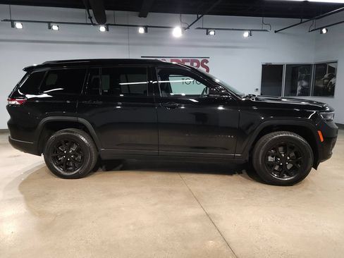Used 2025 Jeep Grand Cherokee L Laredo RWD image 8