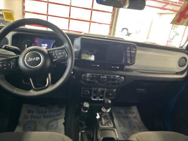 Certified 2024 Jeep Wrangler Unlimited w/ Convenience Group AWD/4WD image 20